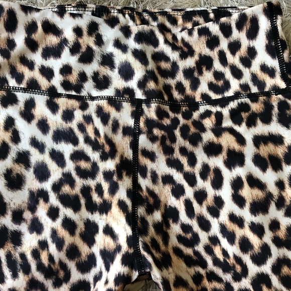 ✨LAST PAIR✨NEW Leopard Leggings - Picture 4 of 6
